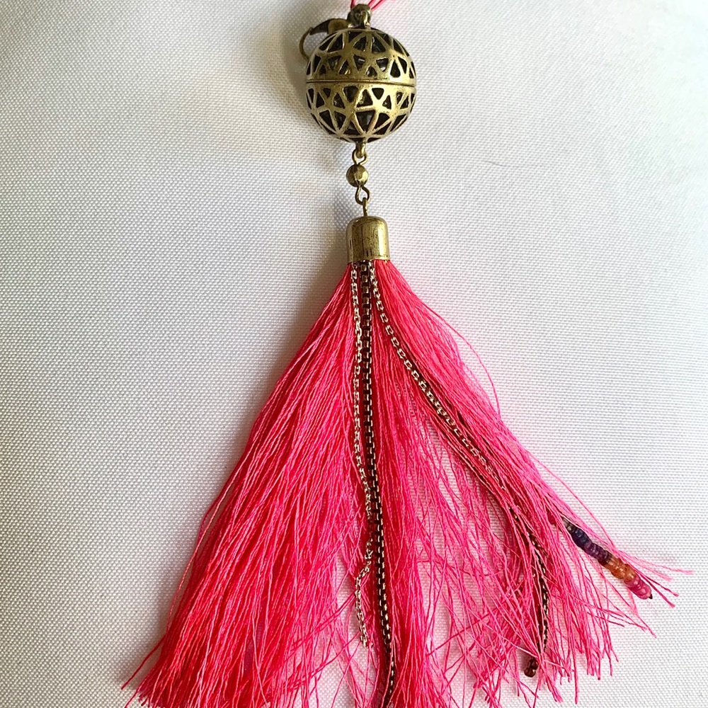 Clip on tassel